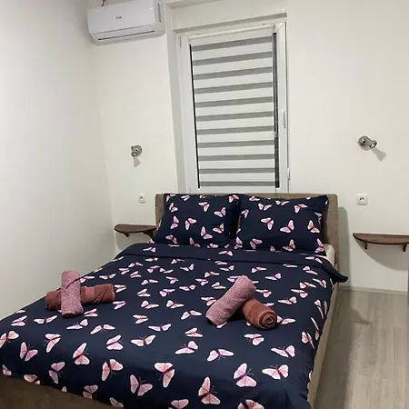 Lotus House Lägenhet Zrenjanin