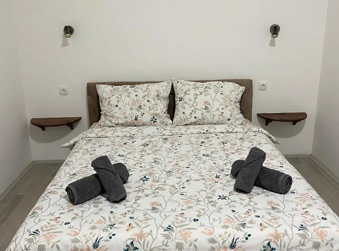 Lotus House Ζρένιανιν