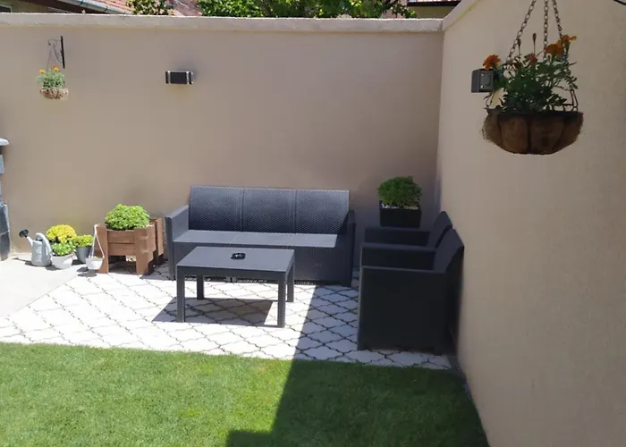 Διαμέρισμα Lotus House Ζρένιανιν